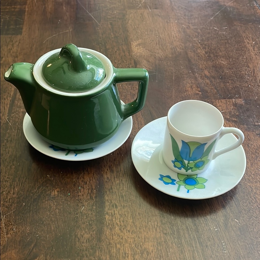 Green and White Ceramic Tea Set for Kitchen